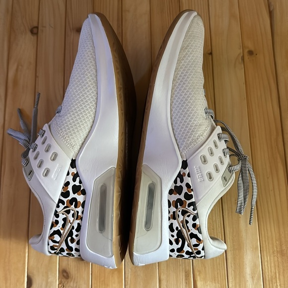 Women’s Nike runners - Picture 2 of 6